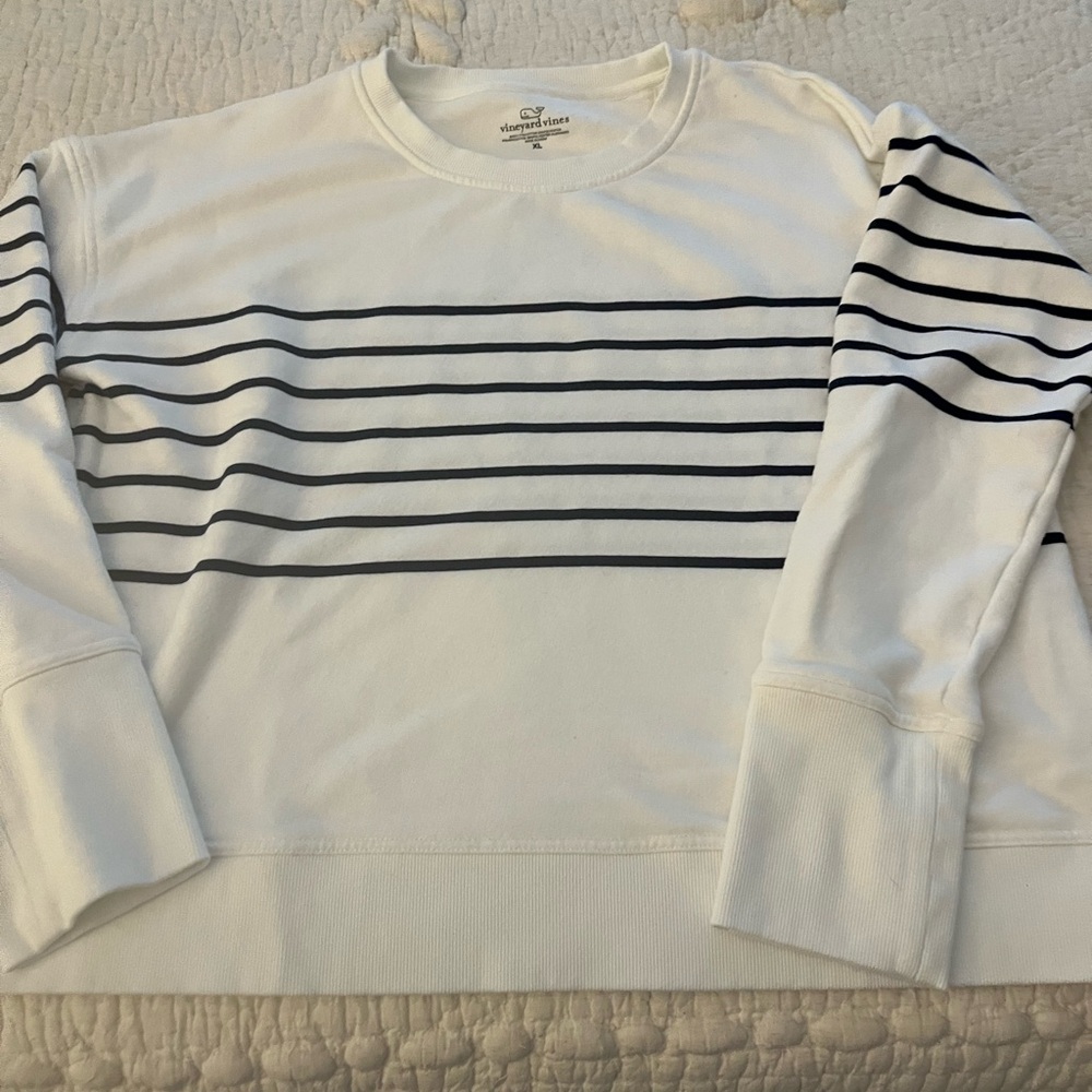 Ladies Vineyard vines size xl sweatshirt